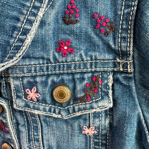 Vintage Old Navy Girls Embroidered Jean jacket- size 5T! Pre-loved and so cute! - Picture 4 of 5